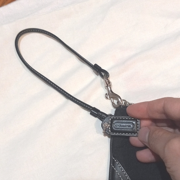 Coach wristlet - Picture 9 of 13